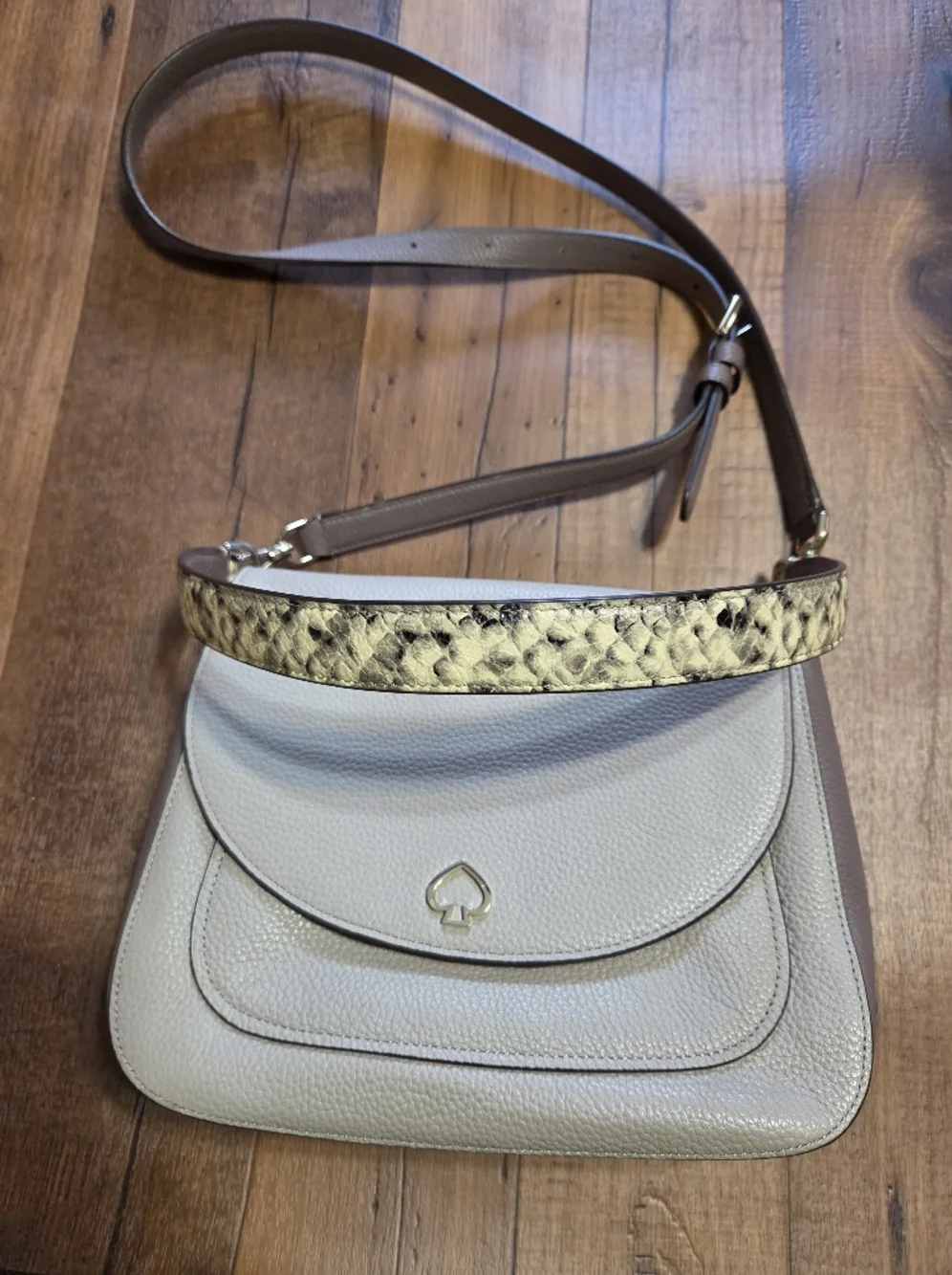 kate spade Pebbled Leather Two Tone Taupe Crossbody Strap And  Accent Strap.